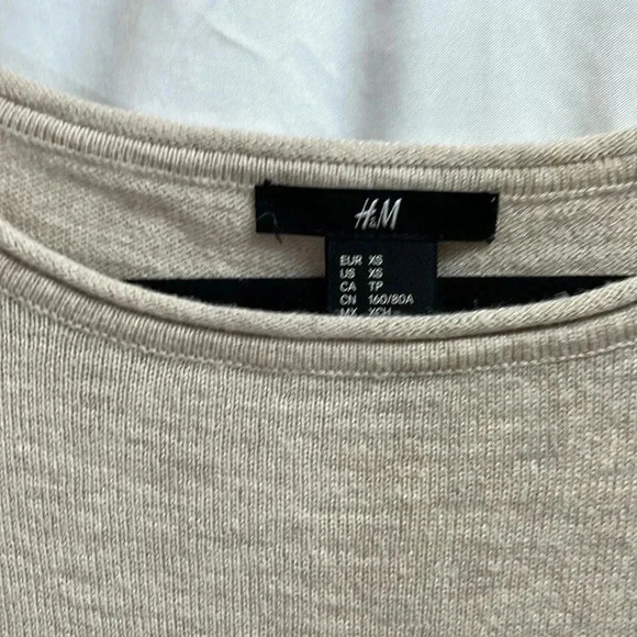H&M women’s size extra small long sleeve 10 knit sweater oversized - Picture 2 of 5